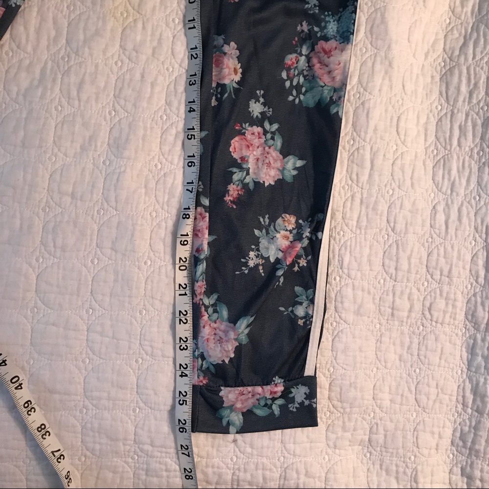 SOLD🌺Cute floral💐 track -relax pants - Picture 8 of 8